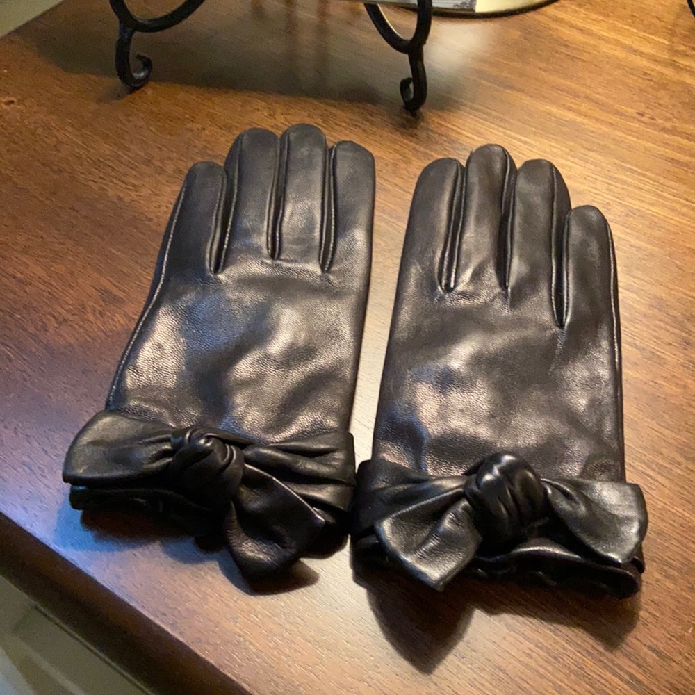 Kate Spade New York Self Knot Bow Leather Gloves